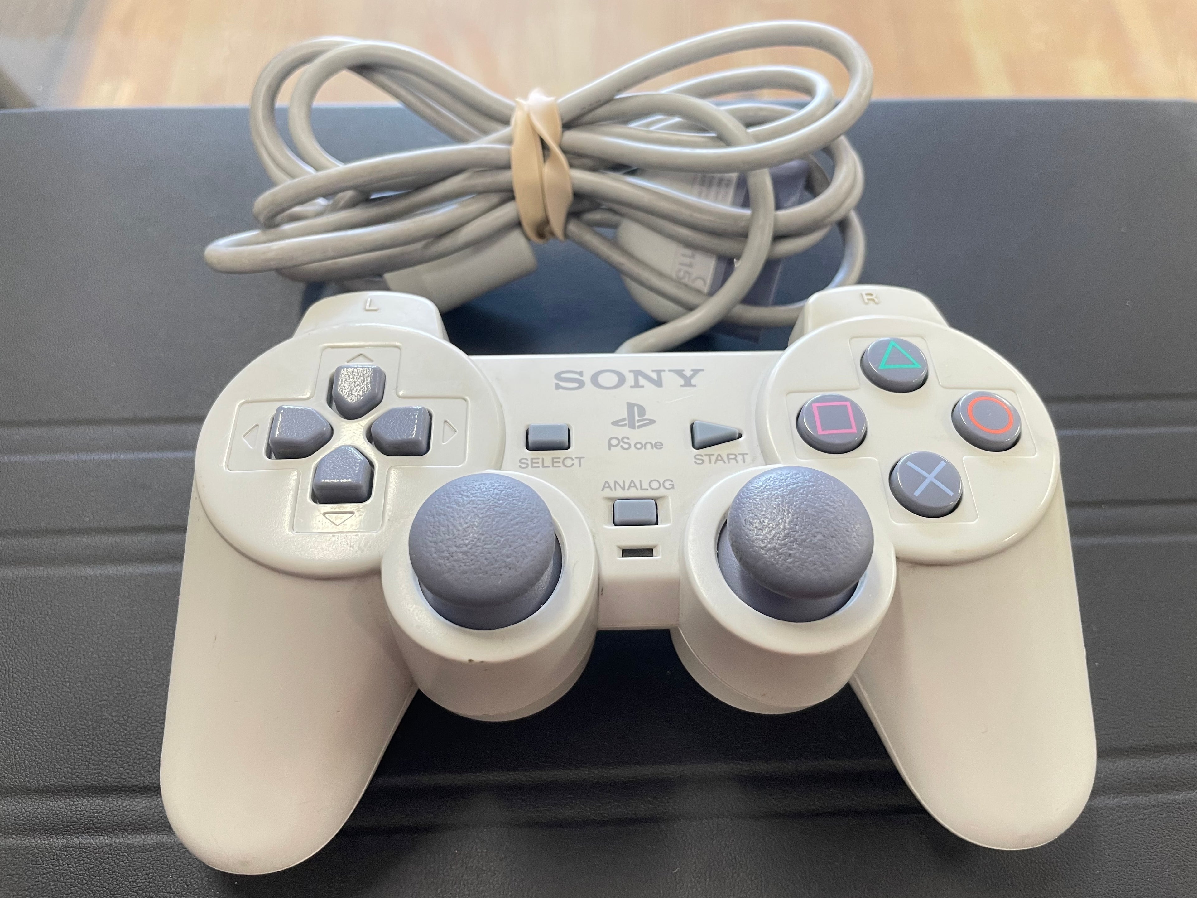 PlayStation 1 White/ Light gray Controller
