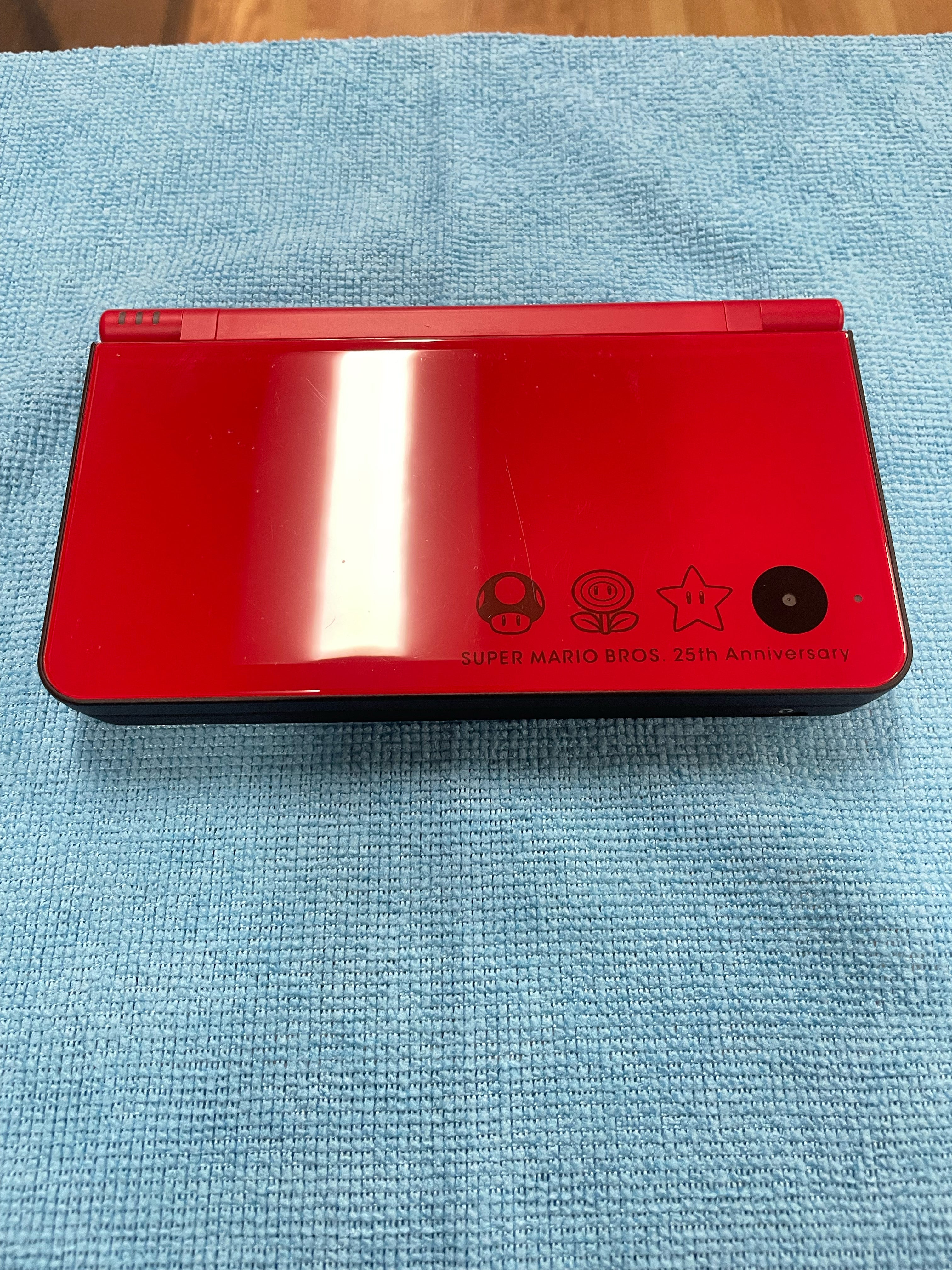 Nintendo DSI XL Super Mario Bros 25th Anniversary