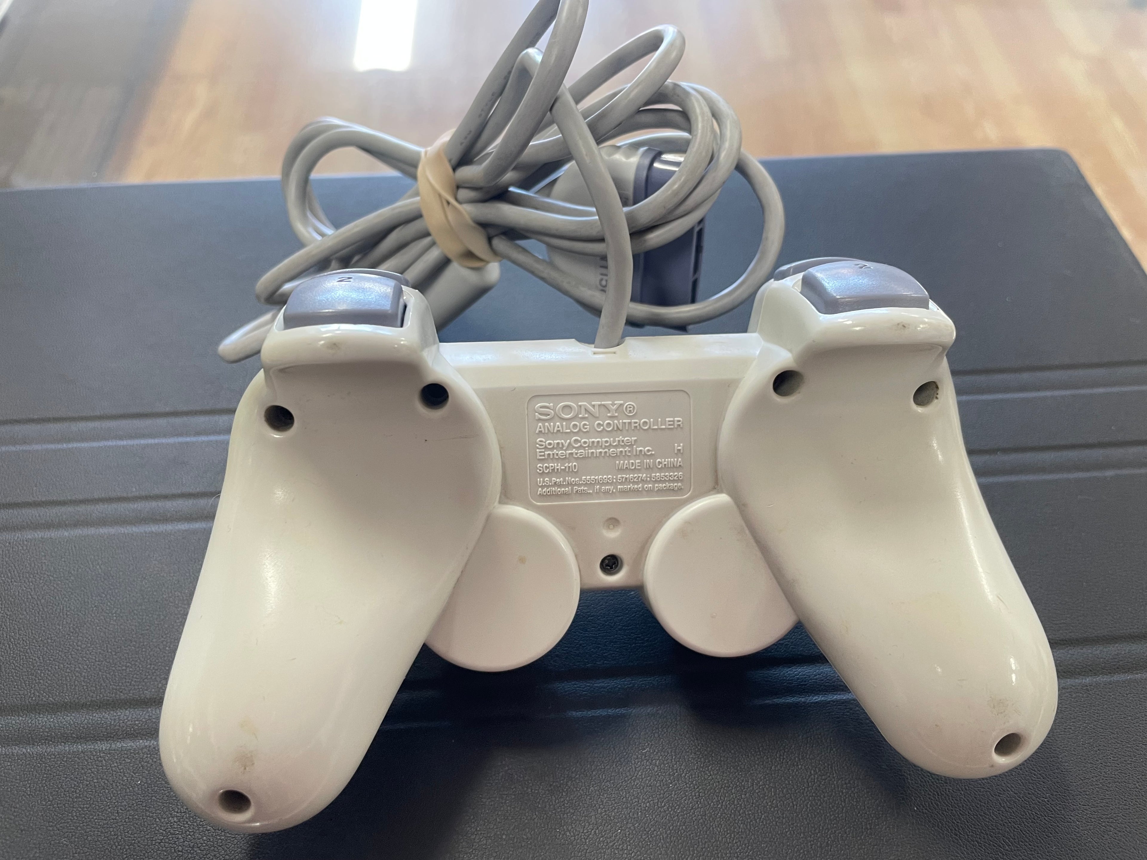 PlayStation 1 White/ Light gray Controller
