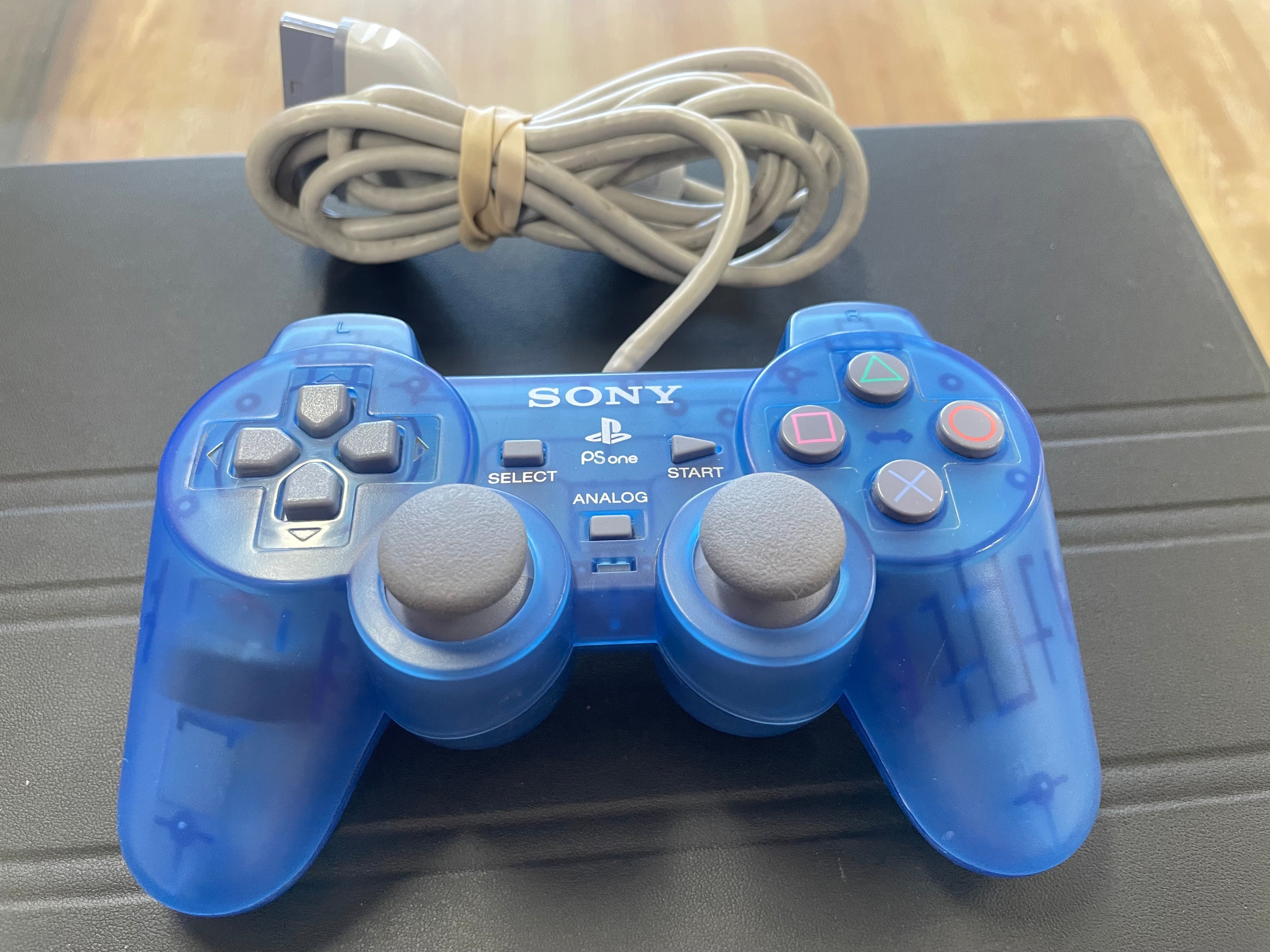 PlayStation 1 Island Blue controller